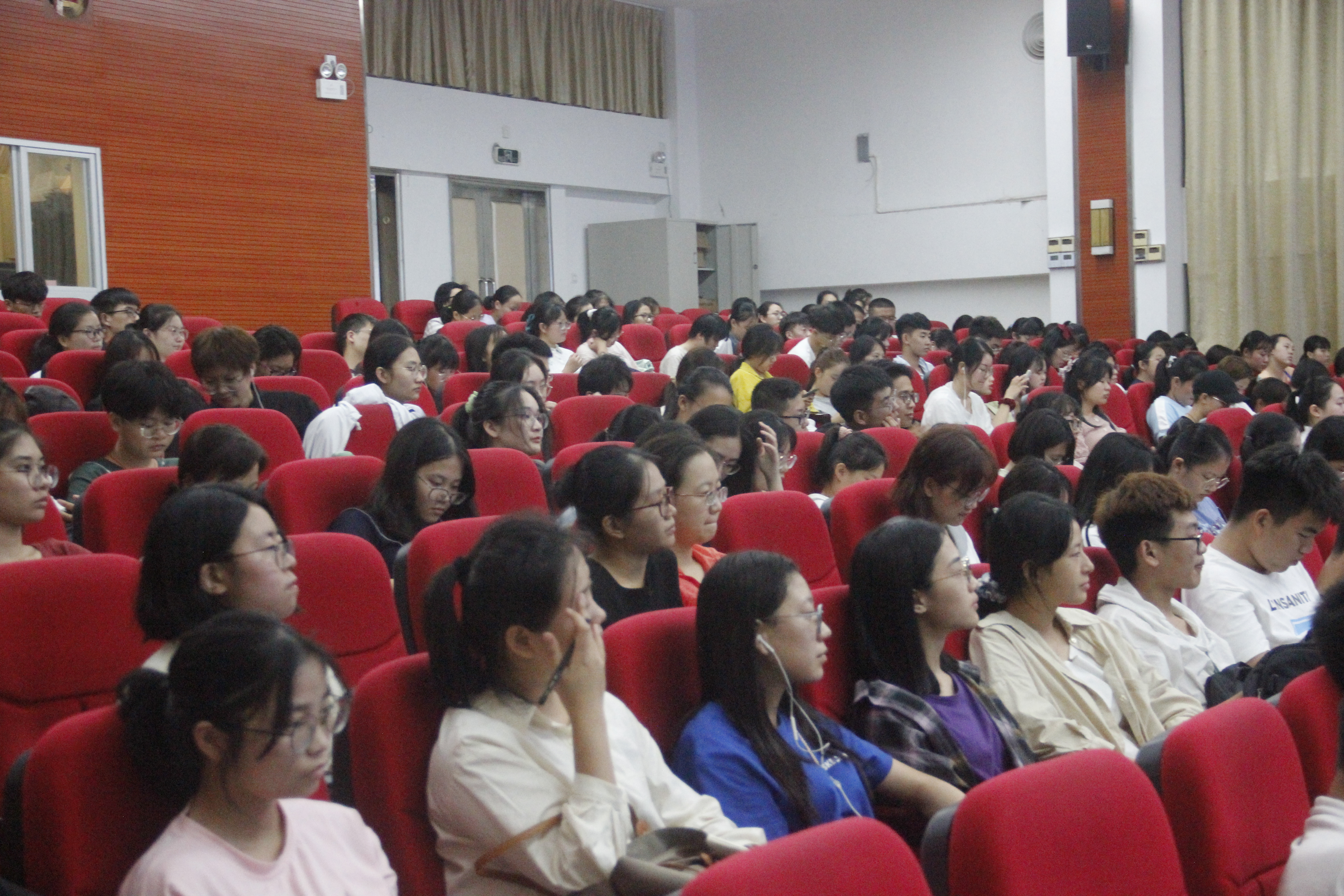 青年之声・记文学院勤俭节约光盘行动知识宣讲