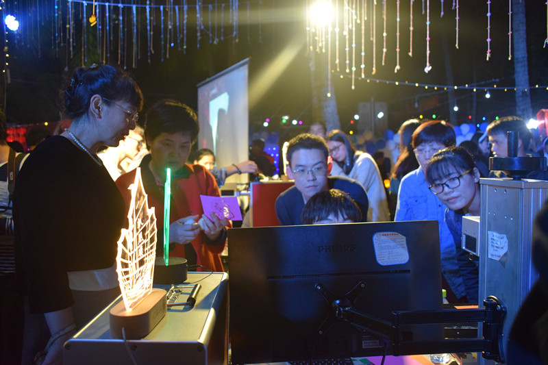 青年之声・平安喜乐・岁岁安康――记物理与电子工程学院2018年元旦游园门