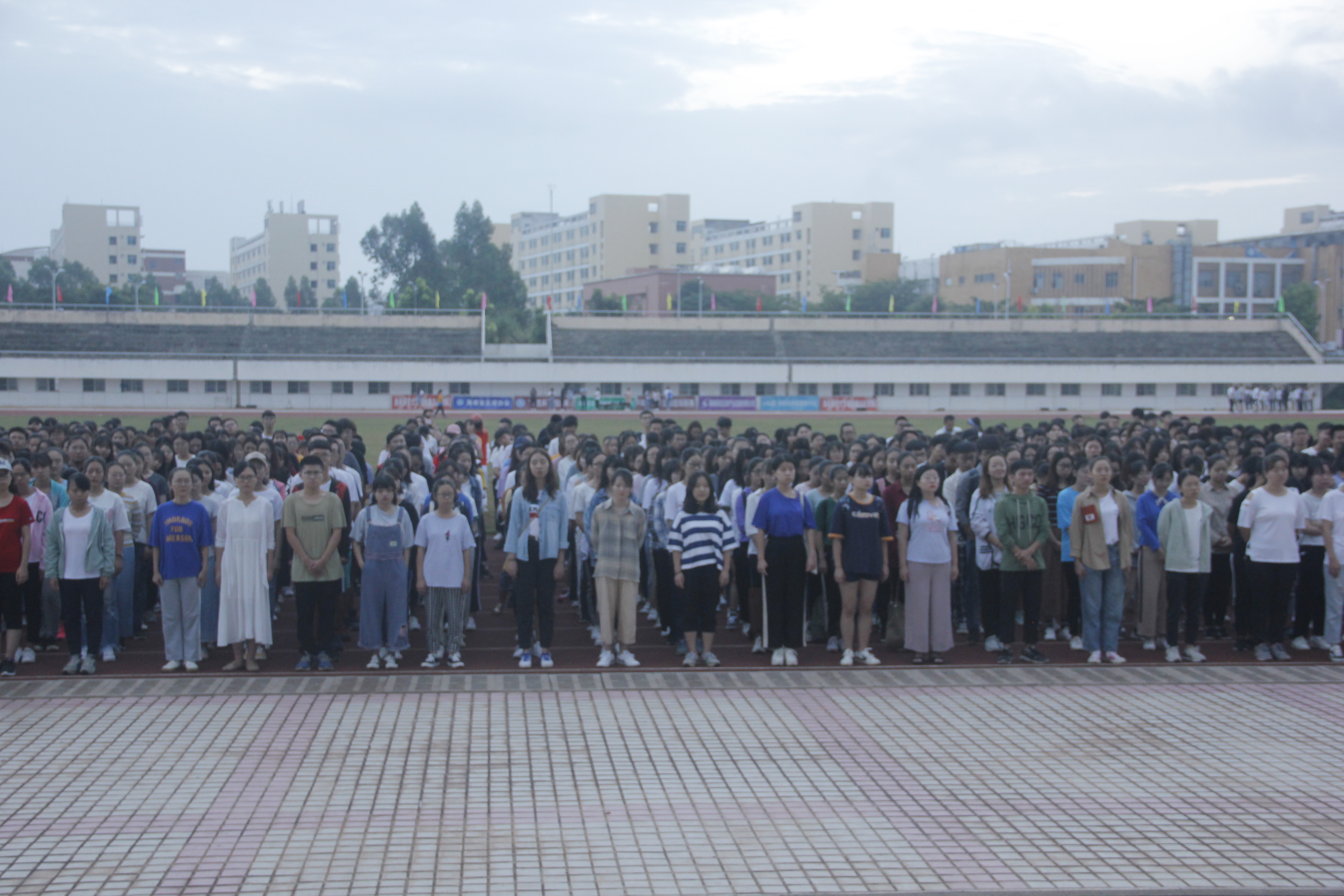 青年之声・记海南师范大学文学院“国旗下讲话”之爱国主义教育活动