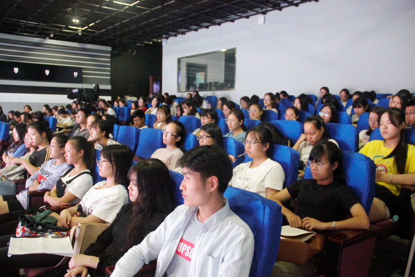 青年之声・记海南师范大学榕树讲座之“《达・芬奇密码》何以畅销全球”