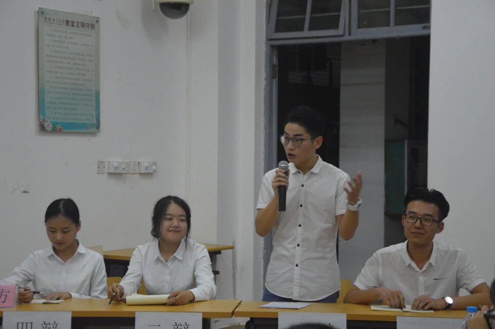 青年之声・教育与心理学院举办科技文化节辩论赛