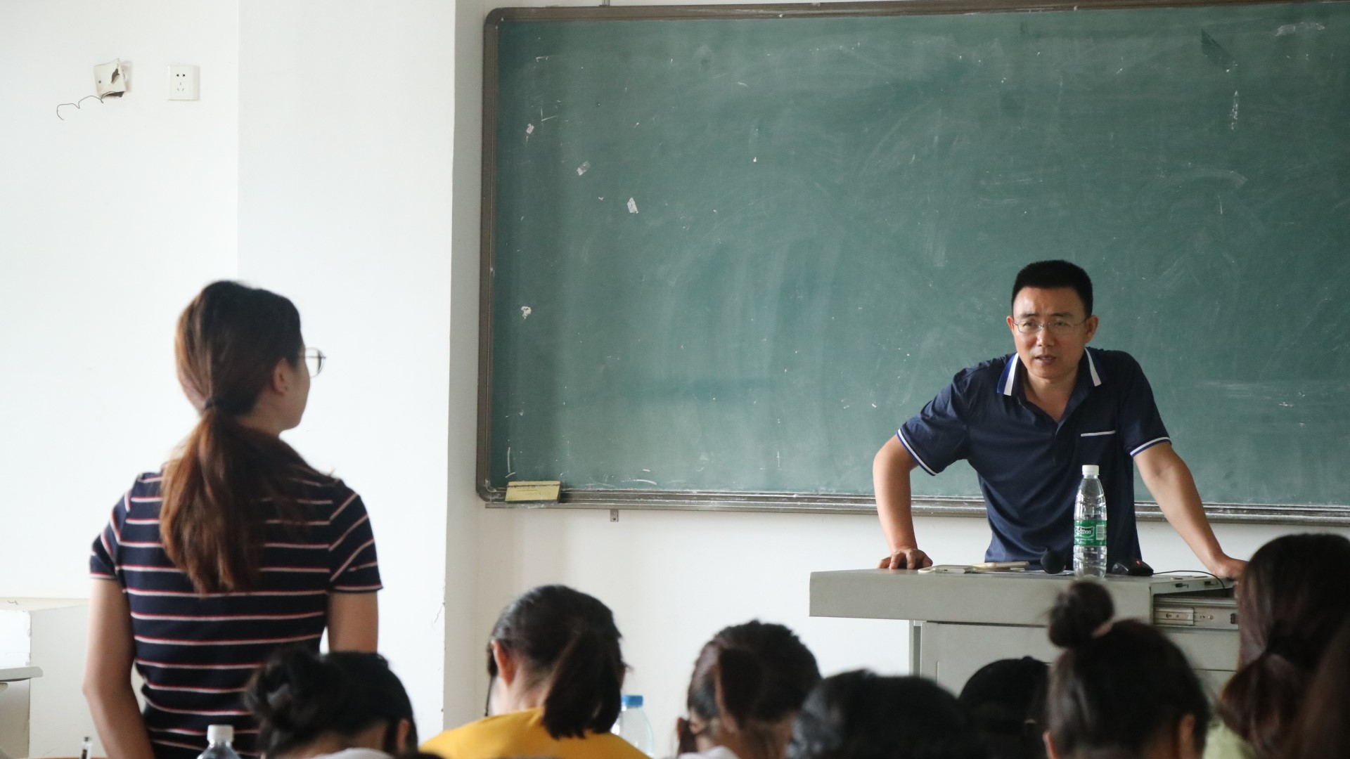 新闻传播与影视学院实践周第三天――集中组织与分散行动的创新创业活动相辅相成