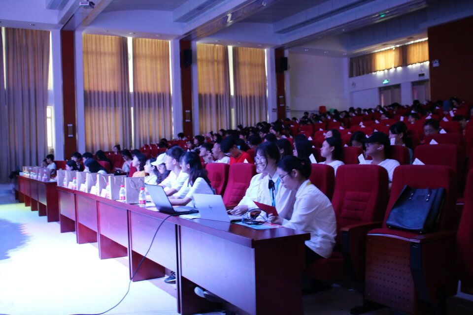 教育与心理学院成功举办青年志愿者协会志愿服务文化节暨优秀志愿者表彰大会