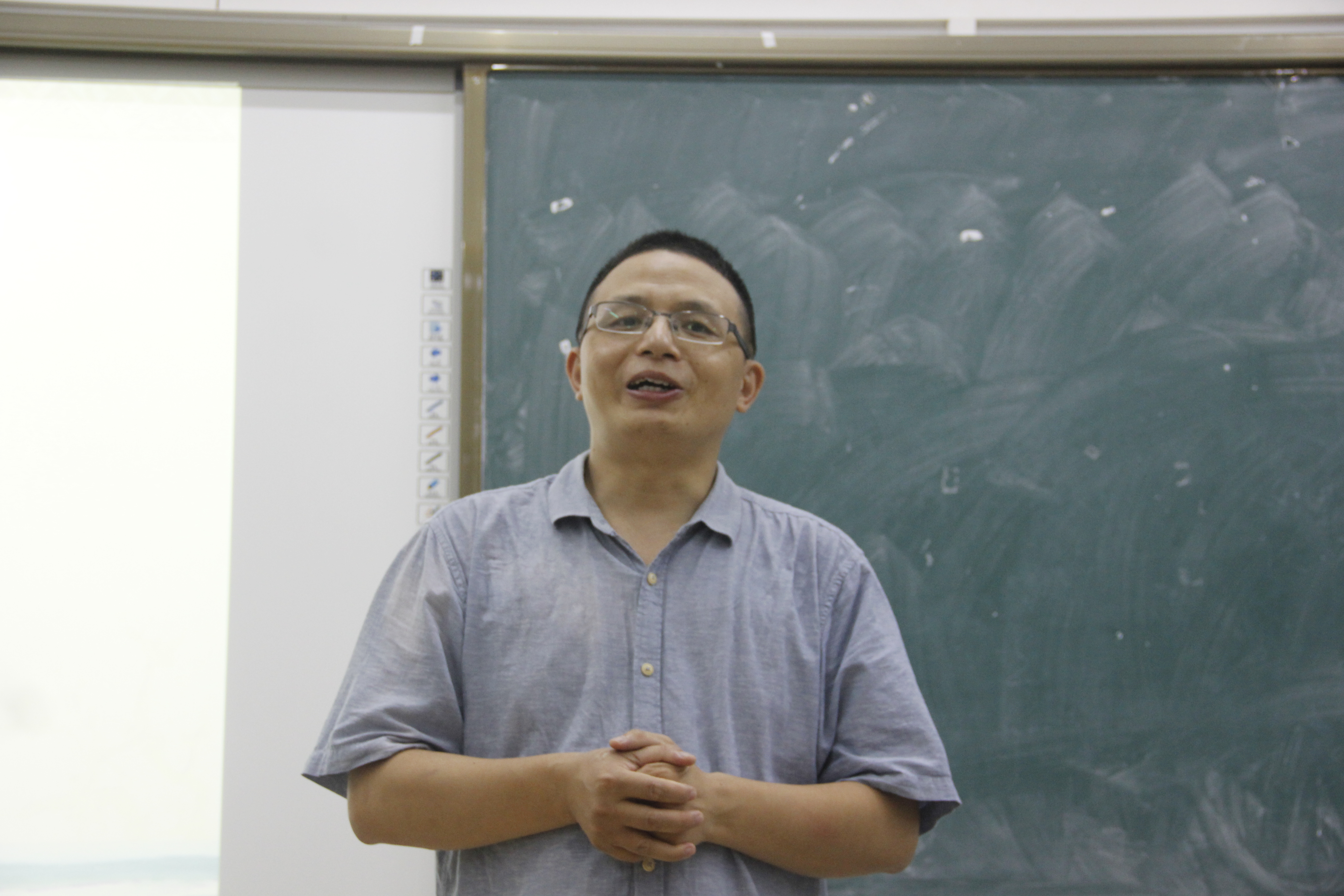 评文学经典，思价值取向――青年之声・记文学院“天涯人文：弘扬中华优秀传统文化”系