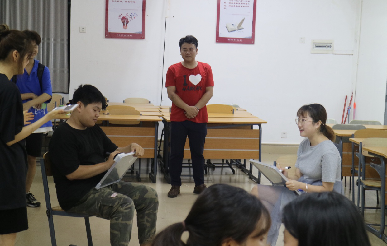 青年之声・音乐学院青年志愿者协会举办“我的最佳拍档”默契活动