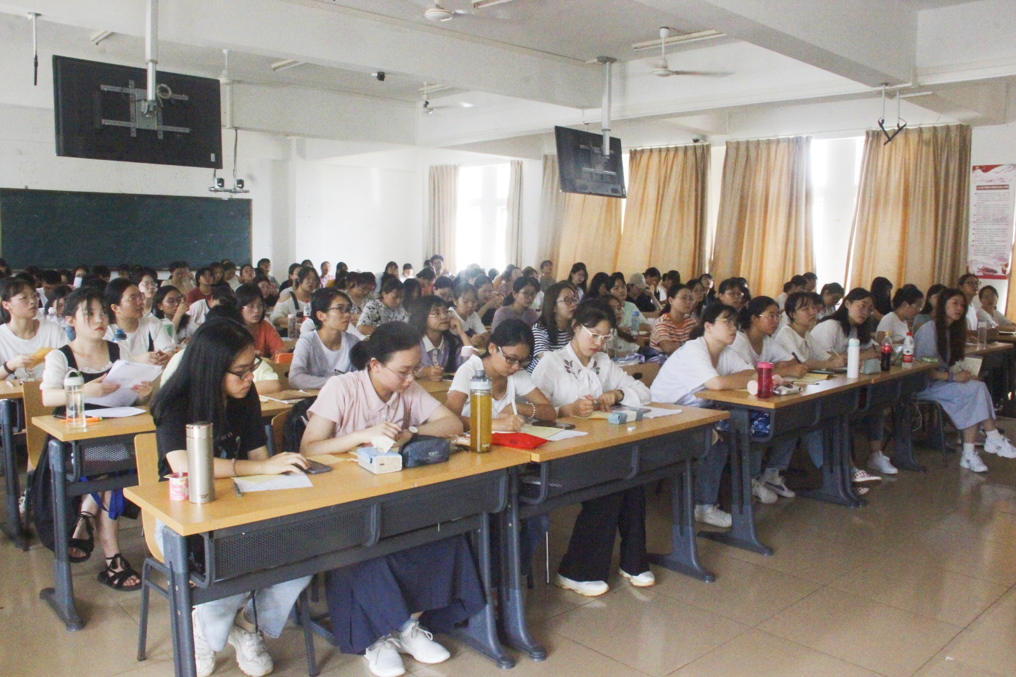 青年之声・记天涯人文系列讲座之“与北大相遇”