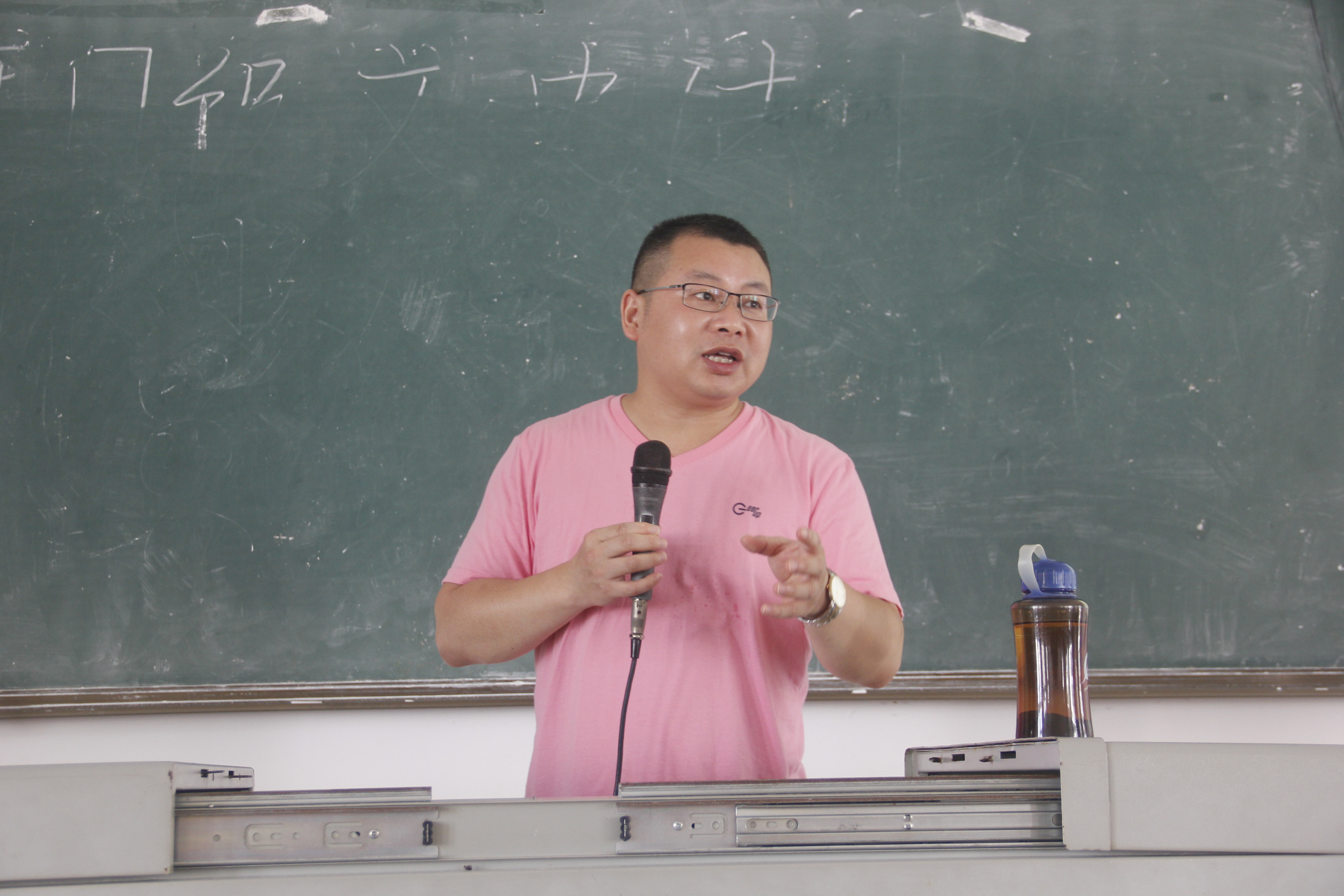 读诗词以修心，鉴经典以瀚文――青年之声・记文学院“天涯人文：弘扬中华传统文化”系