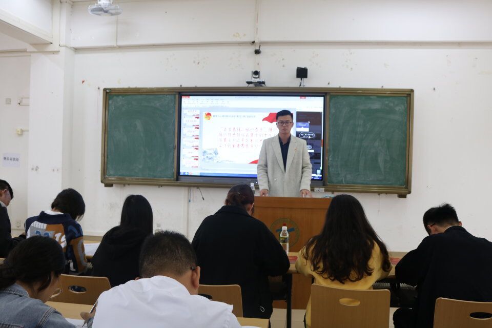 青年之声・教育与心理学院开展“勇当先锋,做好表率”理论培训班