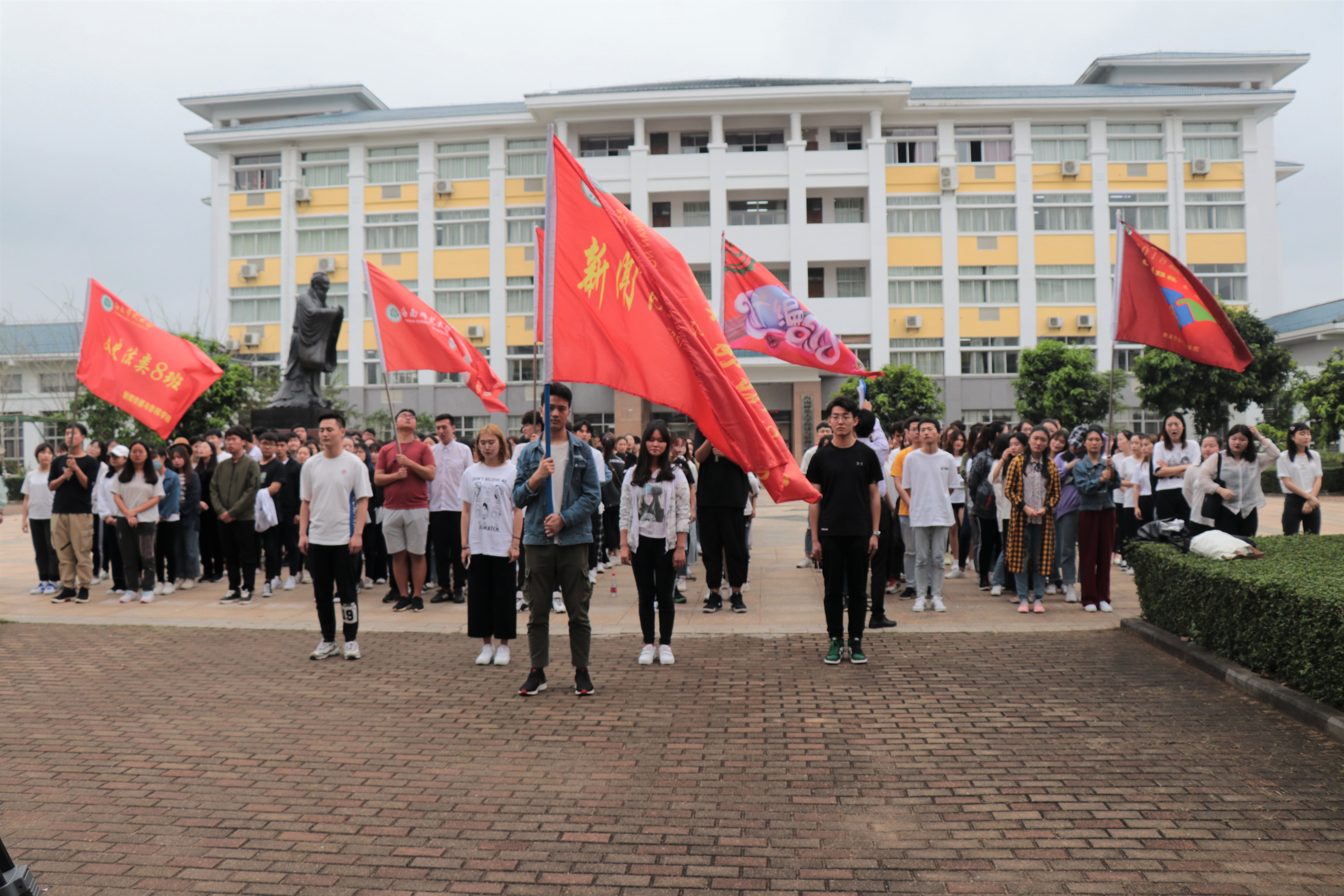 新闻传播与影视学院首届“自律”文化节盛大开幕