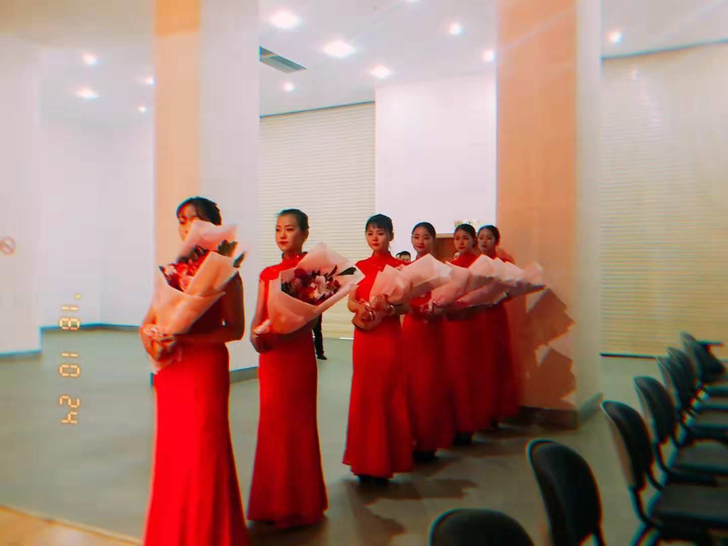 青年之声・音乐学院礼仪队参加在海口举办的全国脱贫攻坚先进事迹报告会