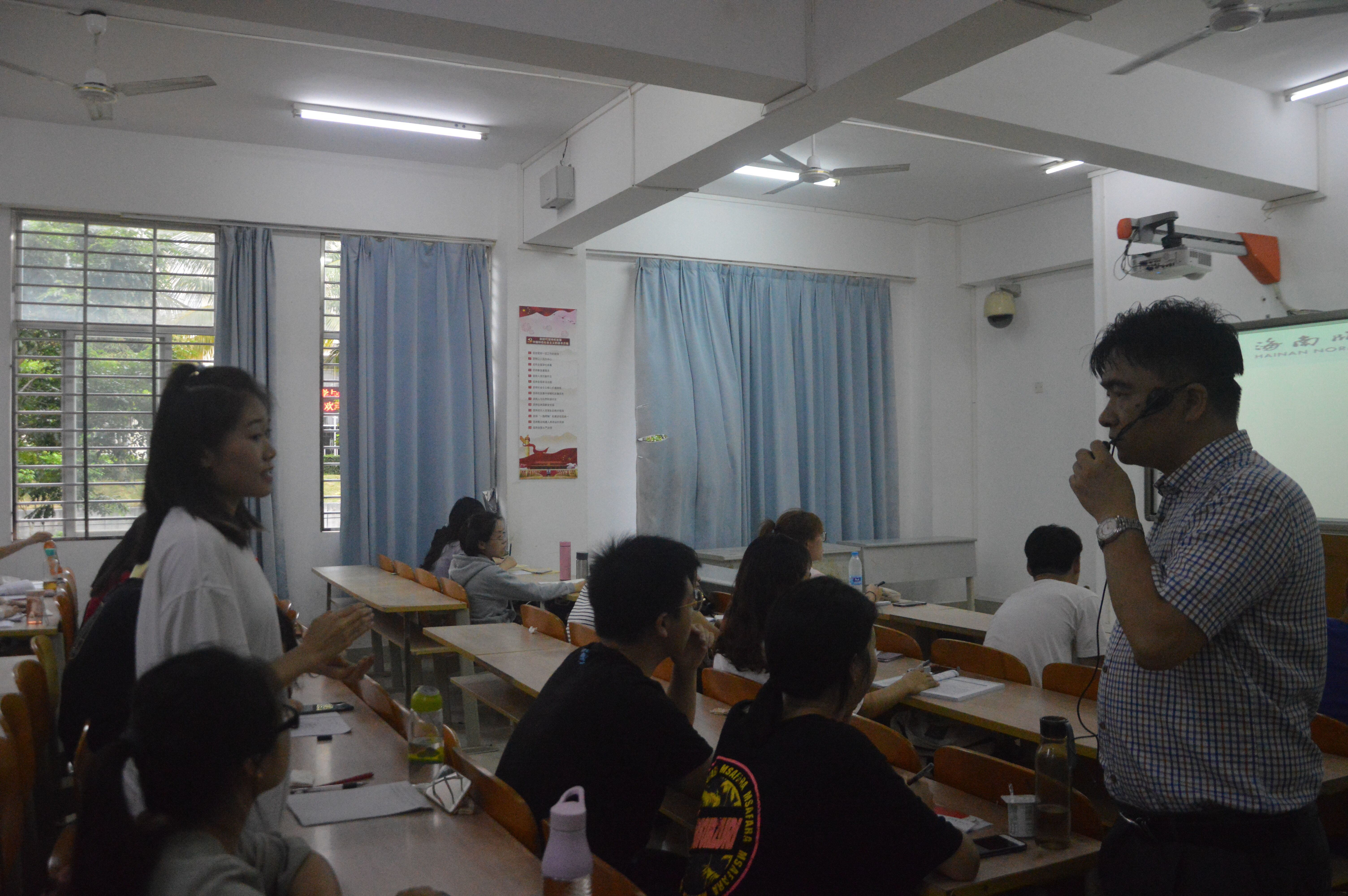 教育与心理学院举办《中小学课例研究与实验经验》讲座