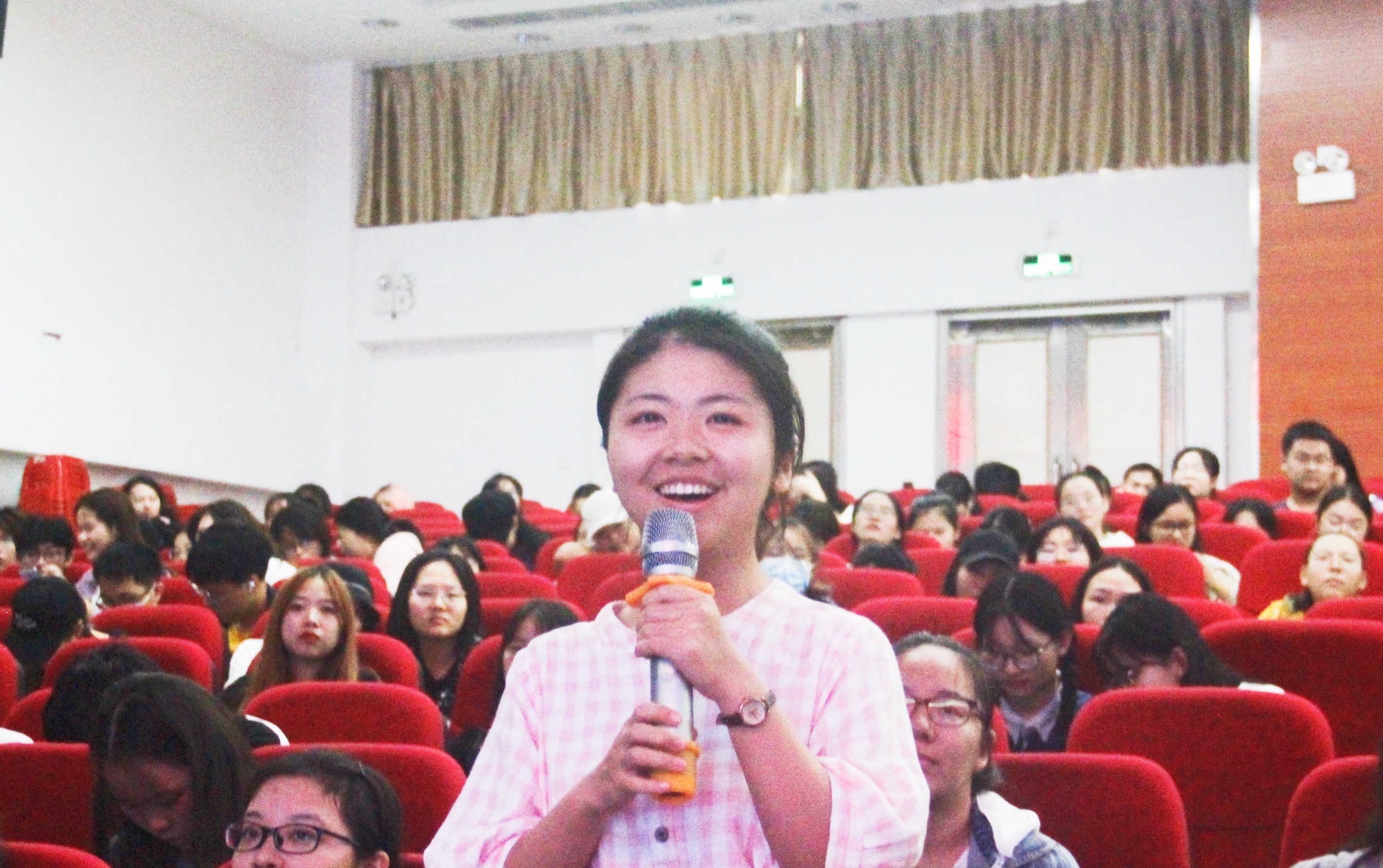 青年之声・记文学院校友讲座之从语文老师职位审视大学生活应该如何精彩的度过