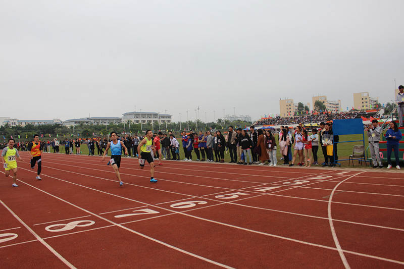 青年之声・拼搏进取，我们在路上 ――记物理与电子工程学院参加第34届校运会