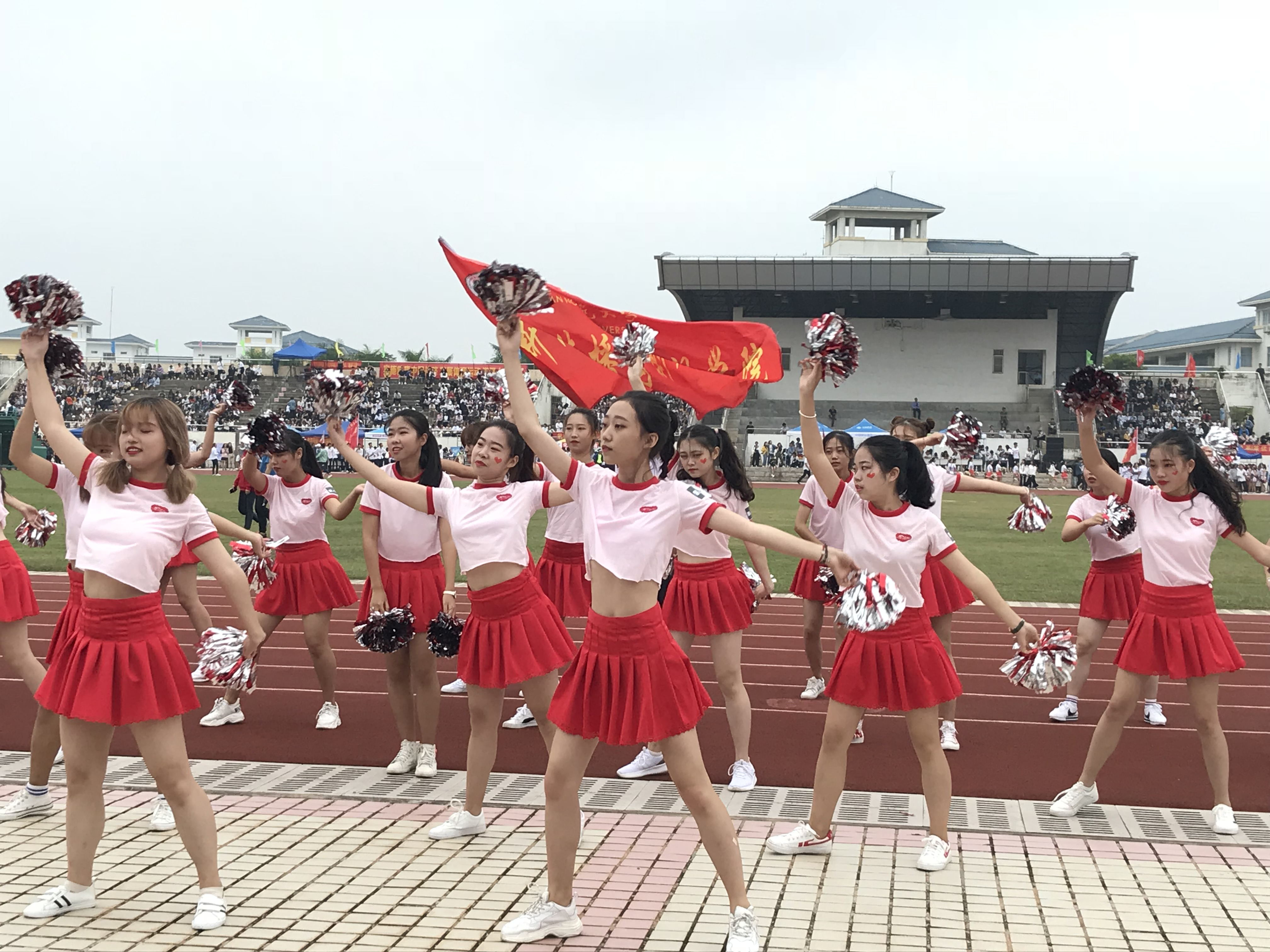 青年之声・我校运动会进行中