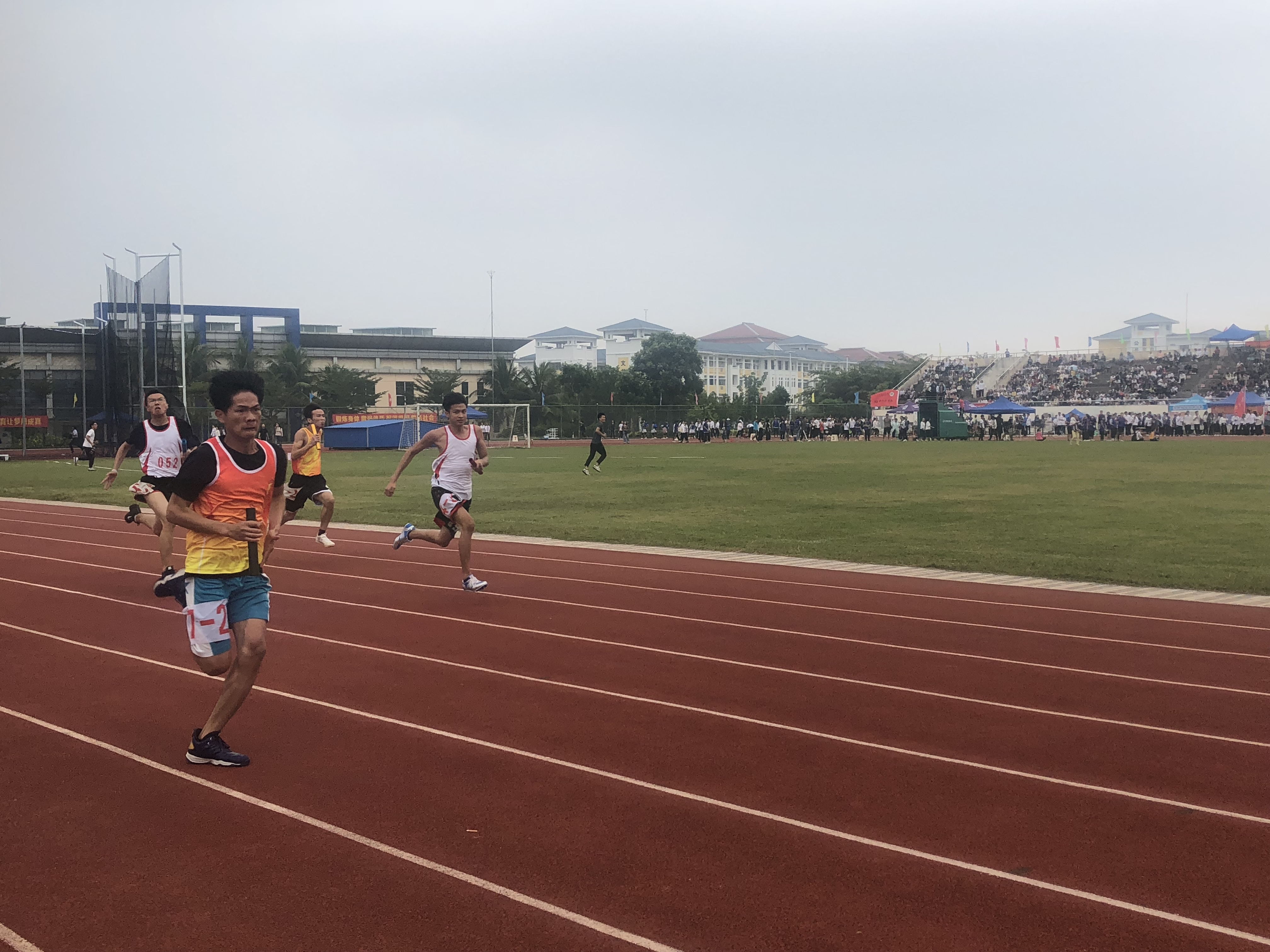 青年之声・我校运动会进行中