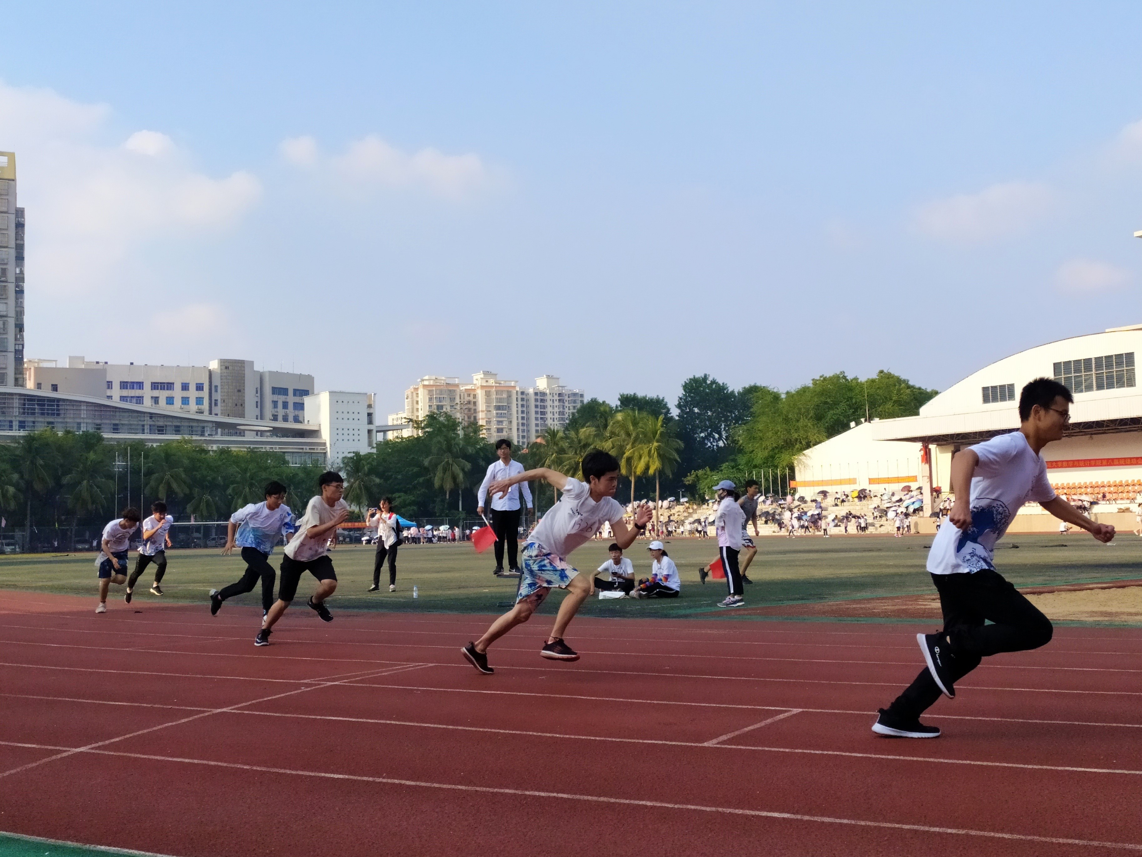 青年之声.斗志昂扬，激情飞扬――记海南师范大学数学与统计学院第八届院运动会