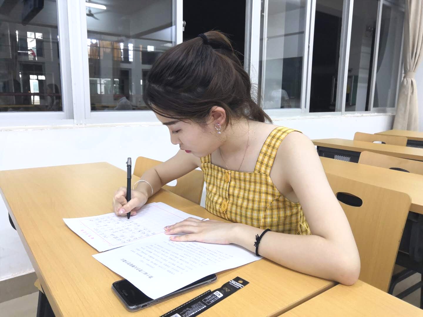 青年之声・记文学院“落纸书豪志，怀墨展芳华”第十届三笔字大赛决赛