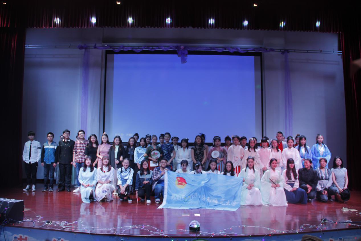 青年之声・文学院女生节之“华裳秀典，莫负韶华”时装秀