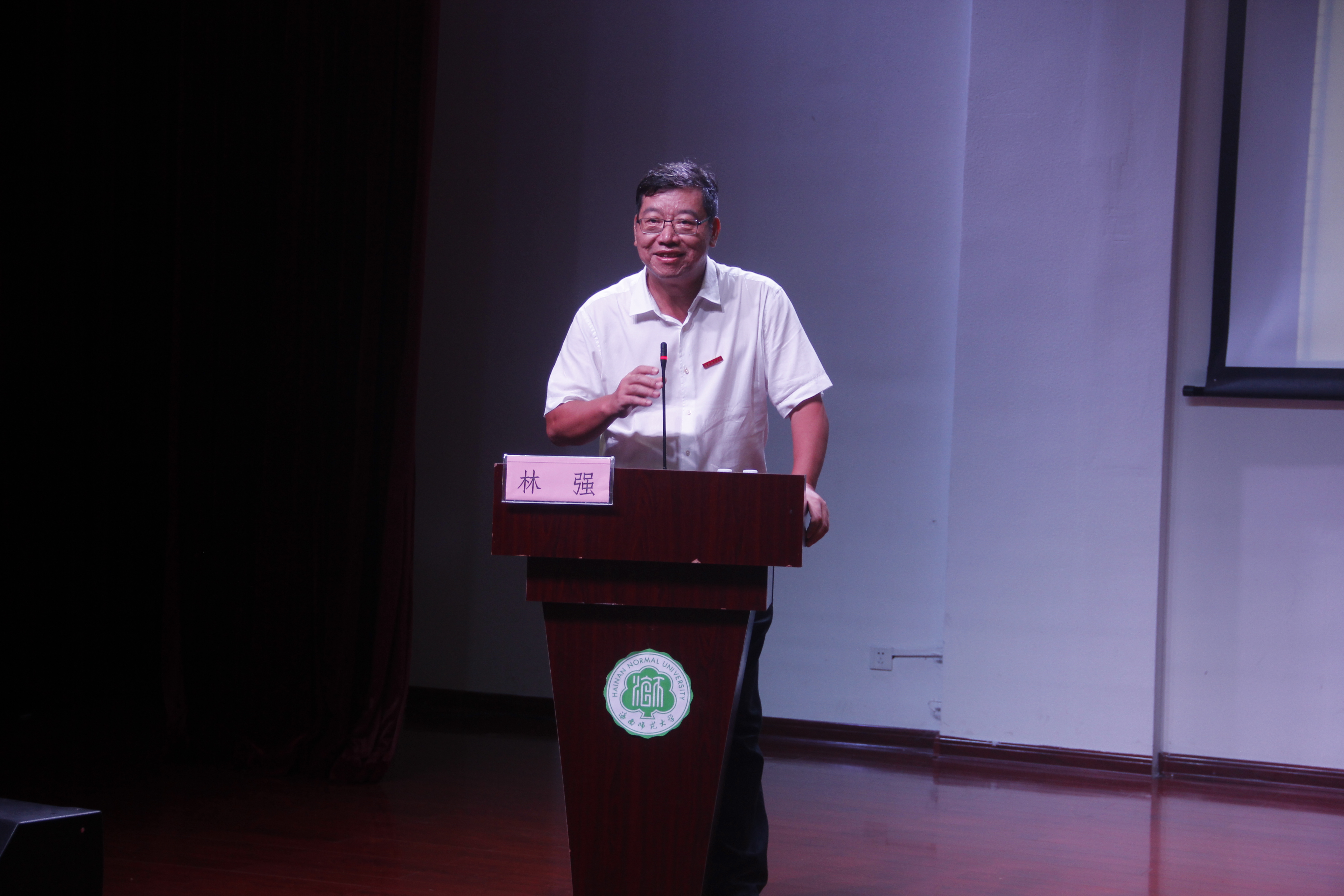 记海南师范大学榕树讲座之“君子人格与中国文学的‘君子曰’话语体系”