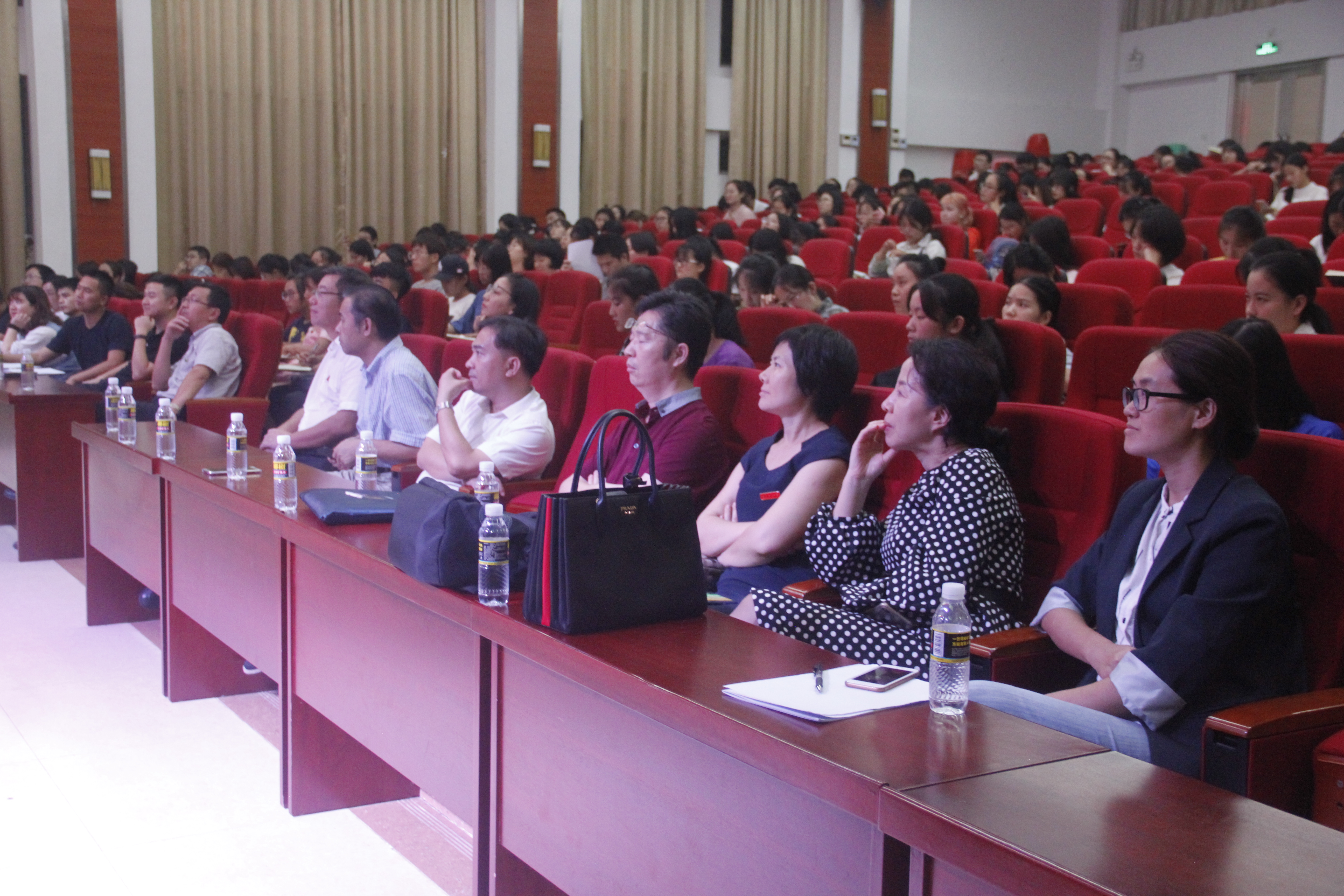 记海南师范大学榕树讲座之“君子人格与中国文学的‘君子曰’话语体系”