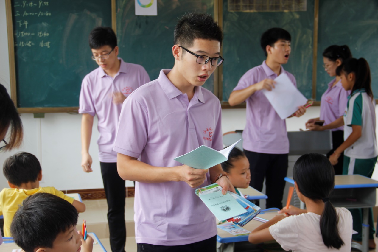 文学院暑期“三下乡”走进定安 盛夏传递满满爱意