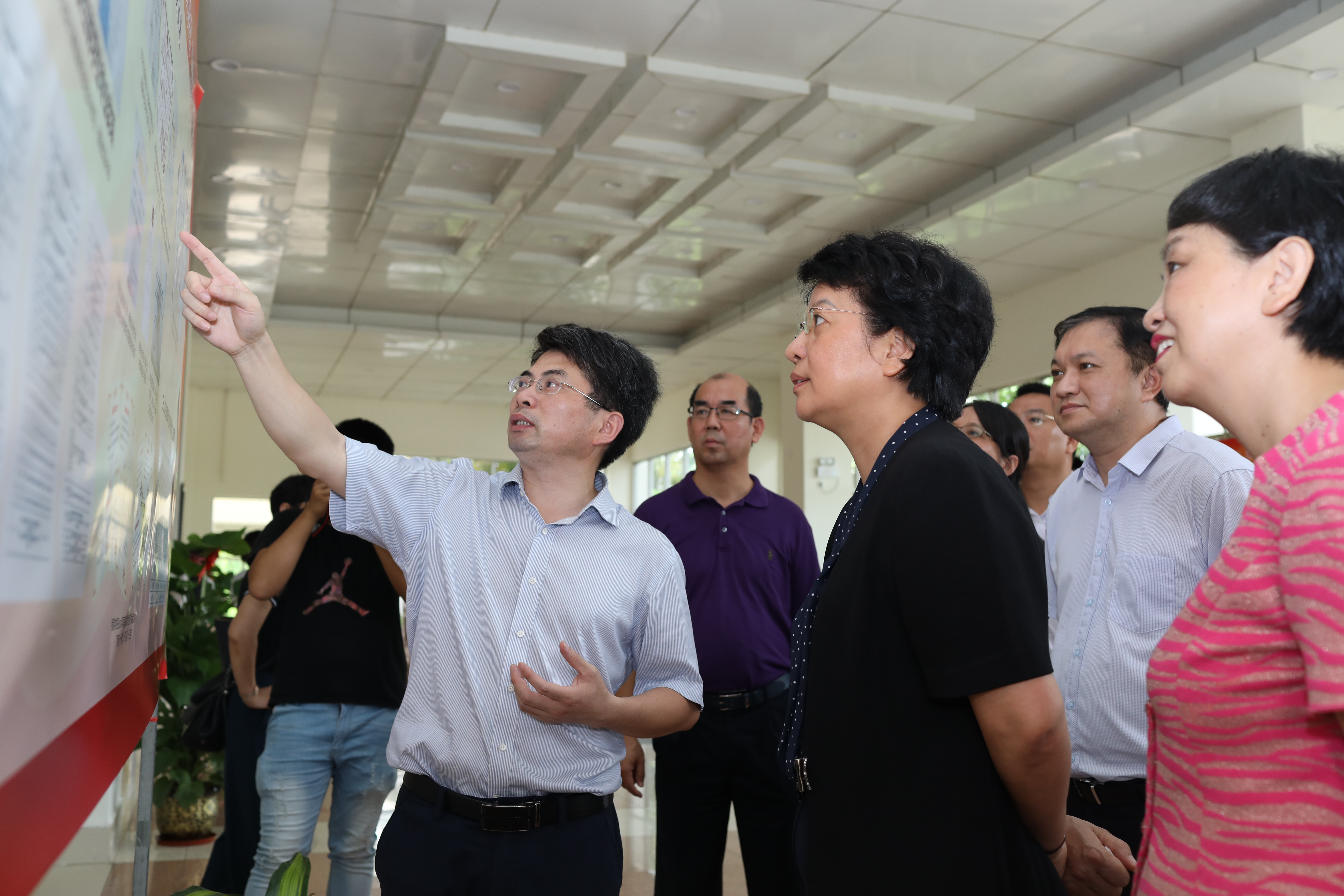 省委常委、宣传部长肖莺子到我院调研部校共建工作